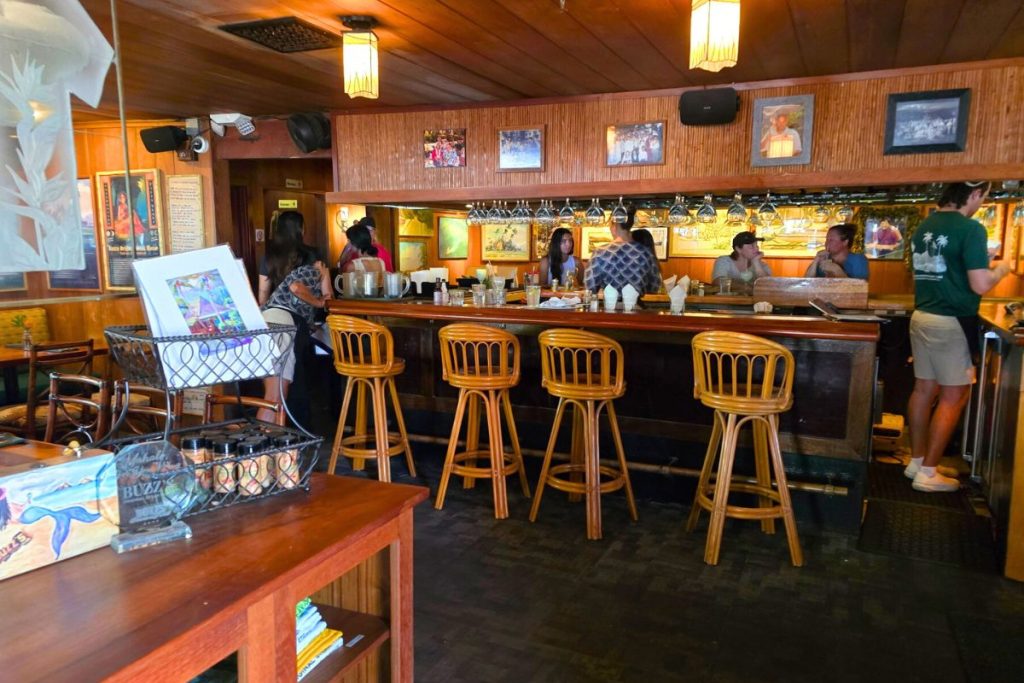 Buzzs Steakhouse Kailua Oahu Hawaii Restaurants