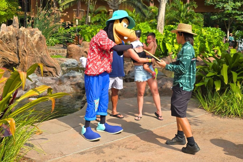 Meeting Goofy At Aulani Hawaii