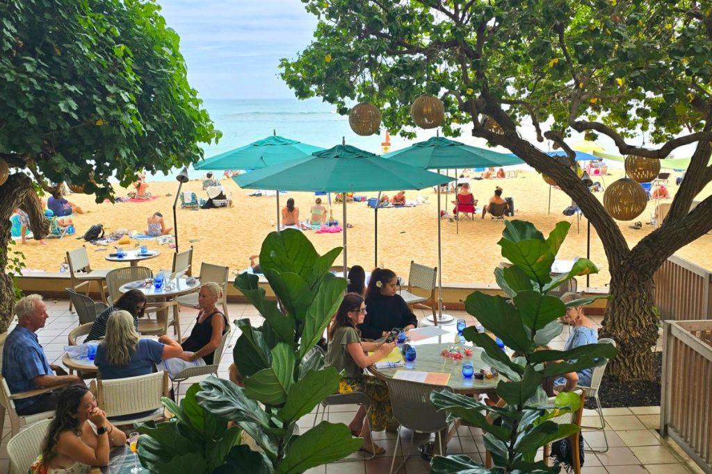 Hau Tree Kaimana Beach Hotel Waikiki Brunch