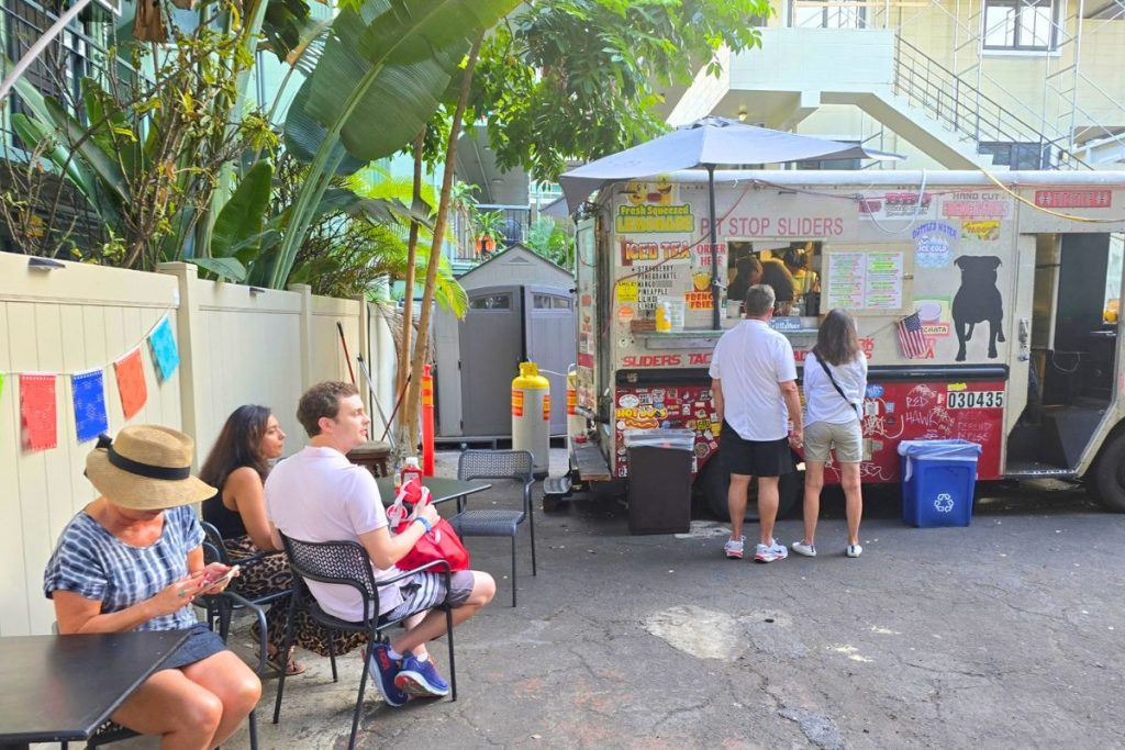 Pit Stop Burgers Waikiki Cheap Eats